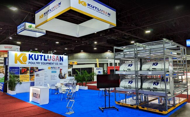 Kutlusan completed booth: a rectangular hanging sign over a long equipment display